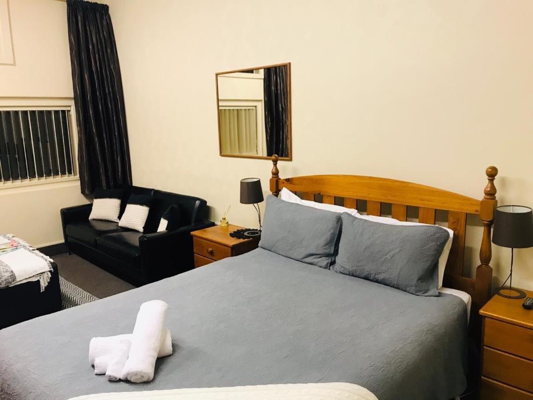 Otautau Hotel ภายนอก รูปภาพ