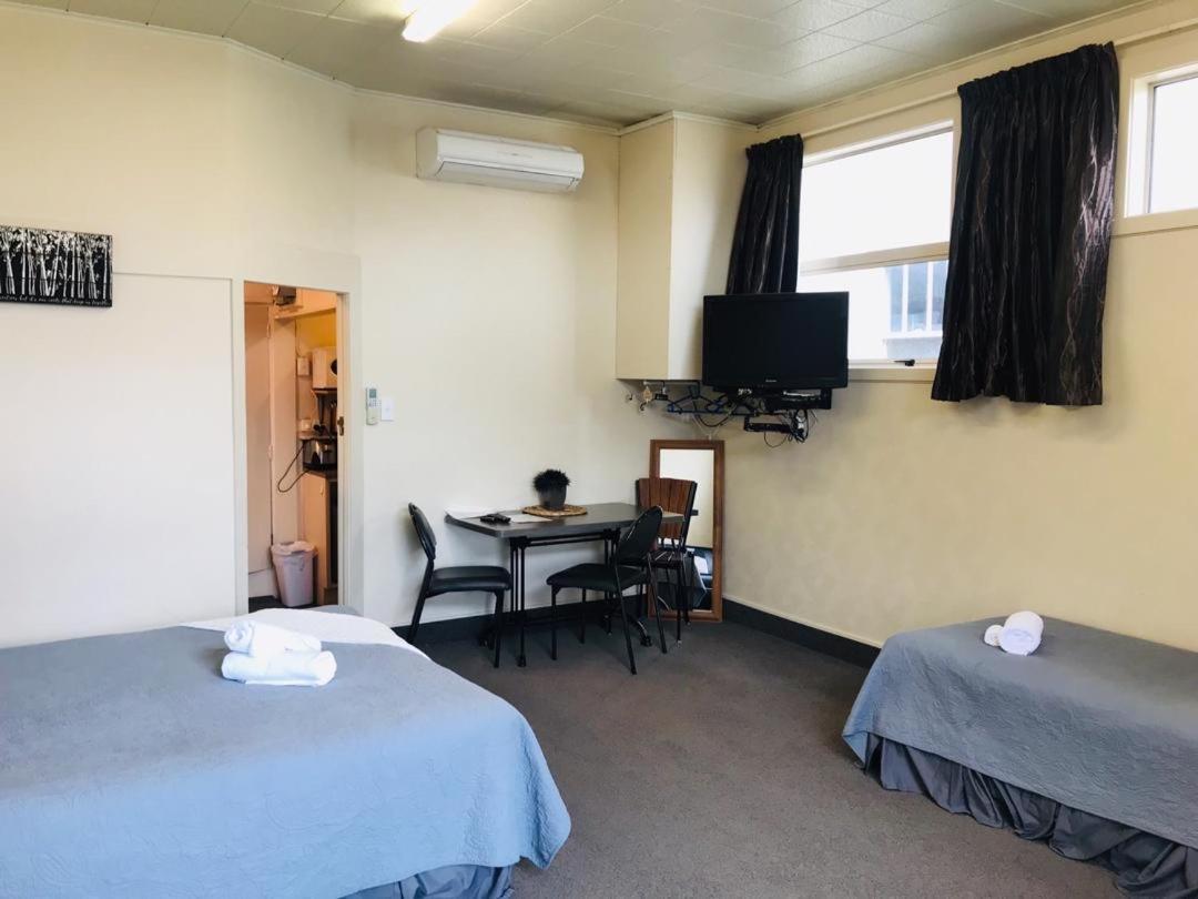 Otautau Hotel ภายนอก รูปภาพ