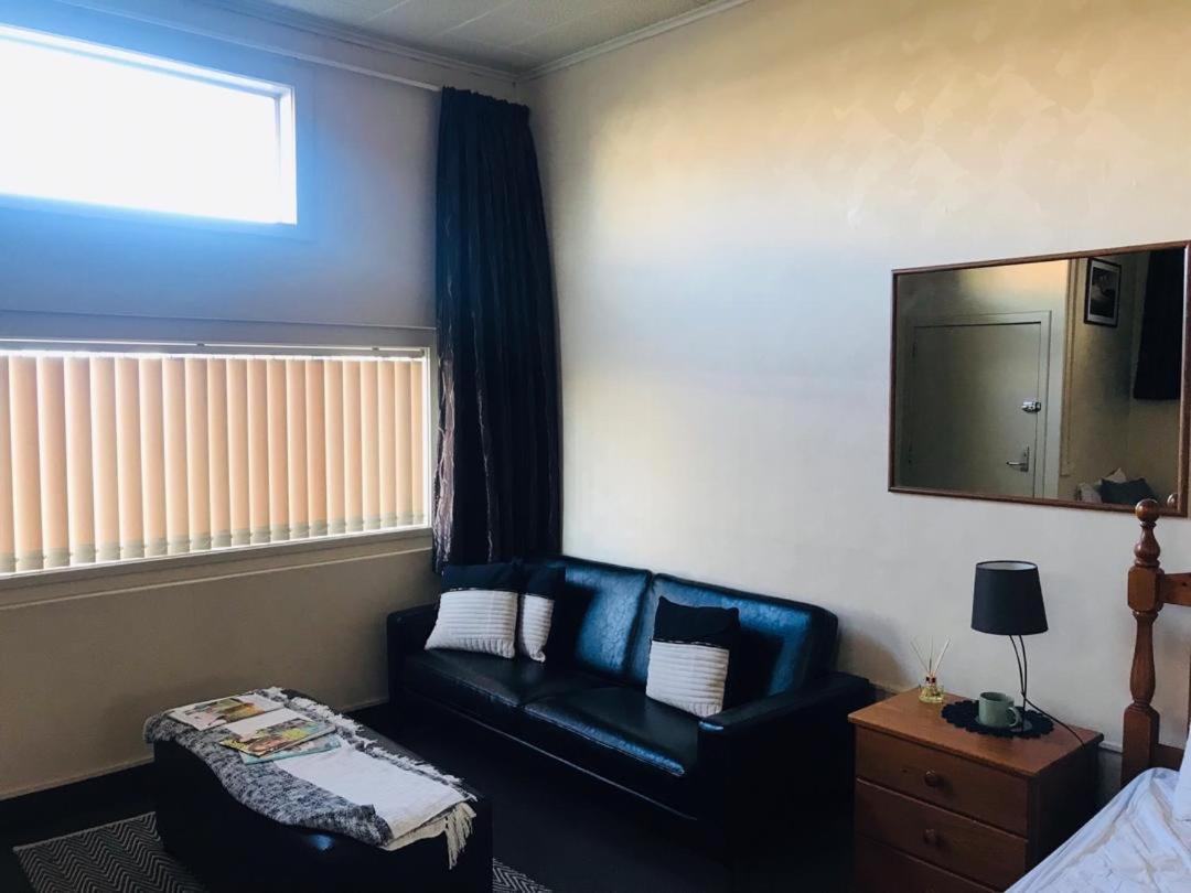 Otautau Hotel ภายนอก รูปภาพ