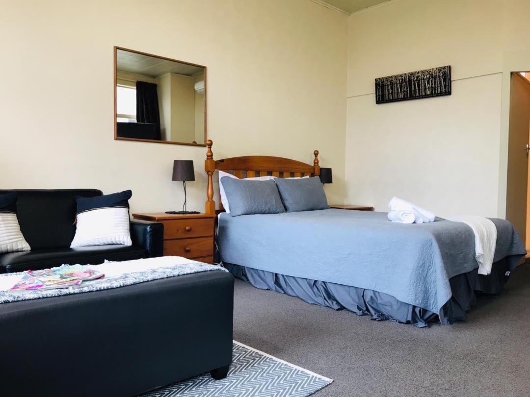 Otautau Hotel ภายนอก รูปภาพ